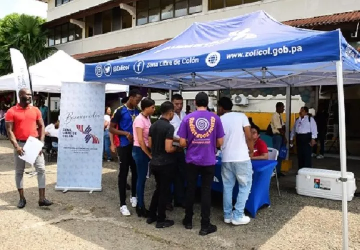  La Zona Libre participó con un "stand" donde se brindó orientación sobre perfiles profesionales. Foto: Diomedes Sánchez 