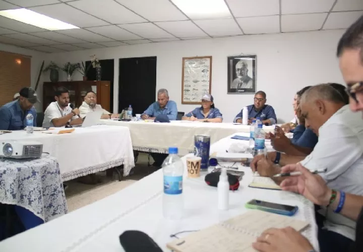 Durante la reunión los funcionarios destacaron que también se habló de contratar personal técnico para la entidad. Foto. Cortesía ARAP