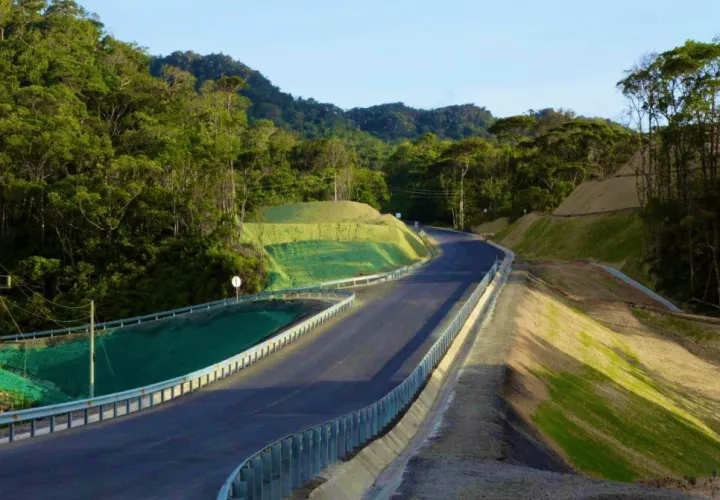 Carretera hacia la mina de Cobre Panamá. Foto/ cobrepanama.com