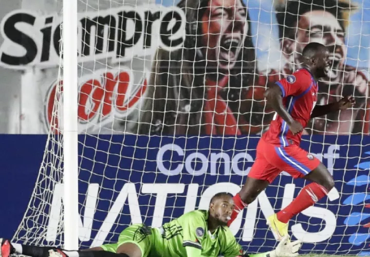 Cecilio Waterman festeja su gol ante Martinica. Foto: EFE