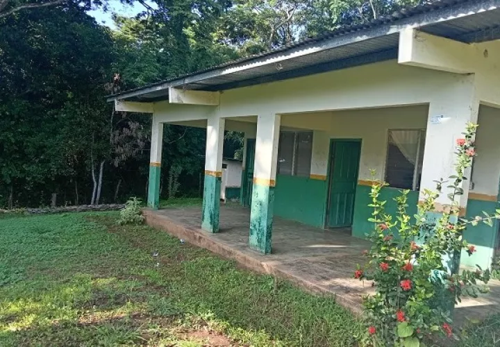 La estructura de Centro de Salud necesita de cambios, pues no resiste las inclemencias del tiempo. Foto: Melquiades Vásquez