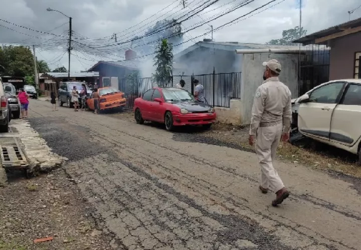 El jefe de Control de Vectores dijo que se realizan las nebulizaciones,  pero volvemos al sitio y nuevamente encontramos, además que las personas no quieren firmar las recomendaciones e inspecciones. Foto. José Vásquez