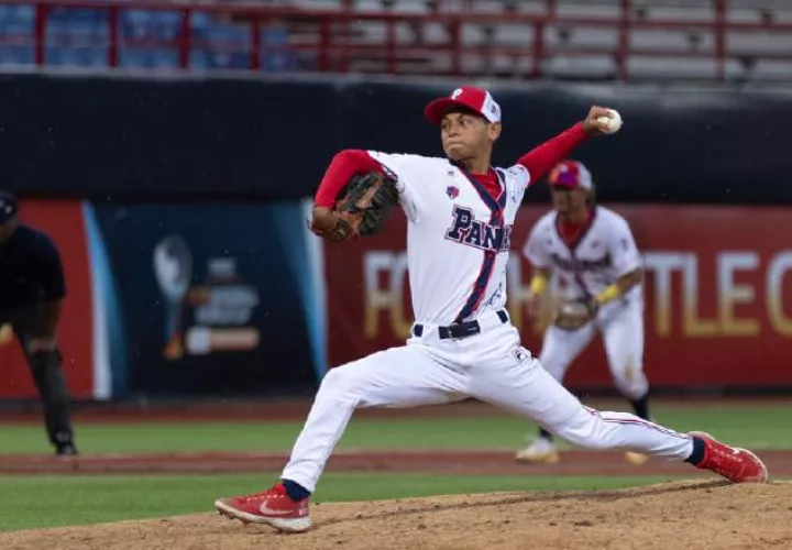 Kevin Montenegro, lanzador. Foto. EFE