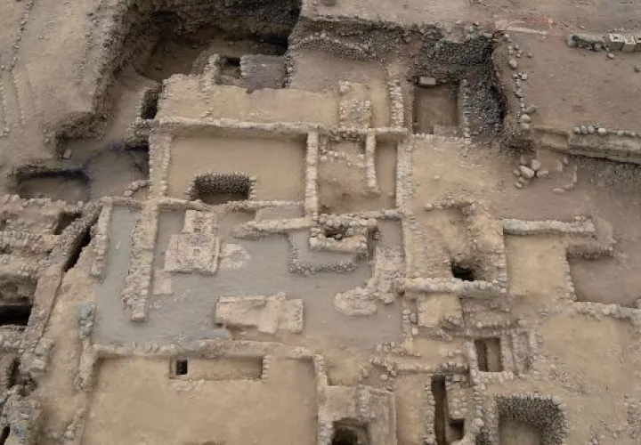 Fotografía difundida hoy por la Zona Arqueológica Caral de una milenaria maqueta bien conservada de la cultura Caral.