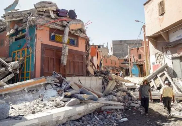  Las calles de Amizmiz está llena de cascotes y escombros de edificios derruidos tras el terremoto. Foto: EFE