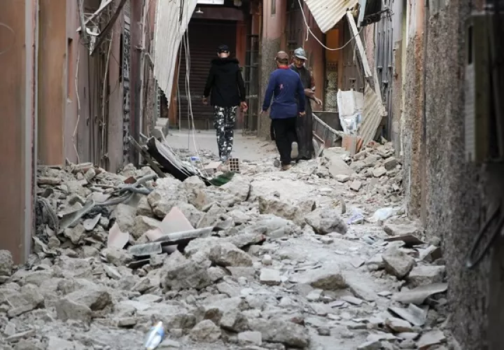 Destrozos que dejó el terremoto en una calle de Marrakech. Foto: Cortesía/EFE