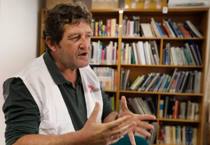 El jefe de misión de Médicos Sin Fronteras en Colombia, Luis Eguiluz,habló de la crisis migratoria en la frontera de Darién. Foto: EFE