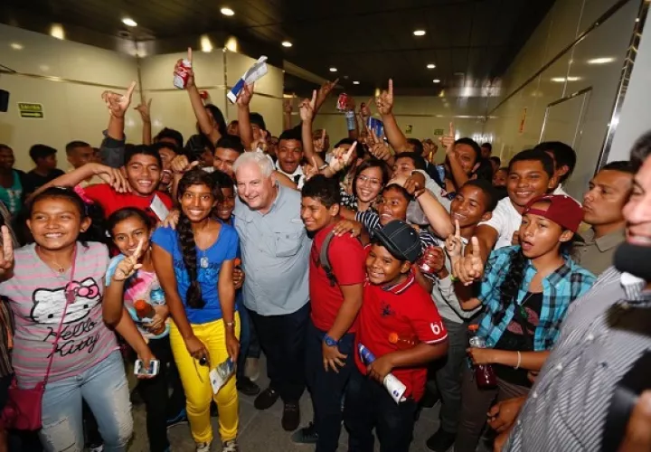 Martinelli inaugura el Metro de Panamá.