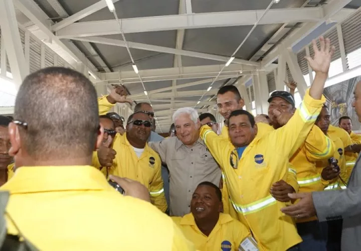 Martinelli inaugura el Metro de Panamá.