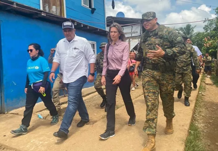El ministro Juan M. Pino se reunió con  la asesora en Seguridad Interior de la Casa Blanca, Elizabeth Sherwood-Randall. Foto: Cortesía/MinSeg