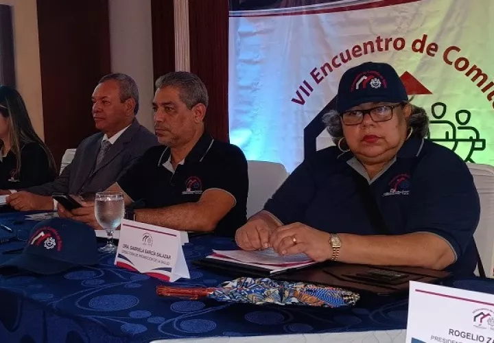 El ministro de Salud, Luis Antonio Sucre, rechaza la medida de paro. Foto: Melquiades Vásquez