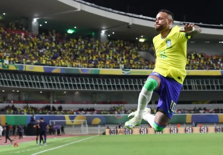 Neymar festeja uno de sus goles contra Bolivia en la eliminatoria de Sudamérica. Foto: EFE