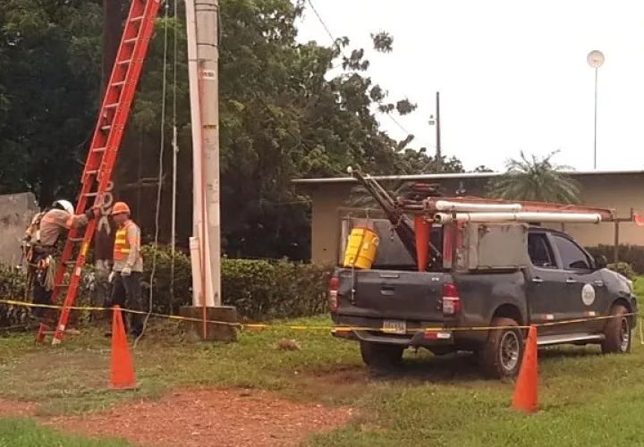 Comunidades santeñas se quedan por largos periodos sin servicio eléctrico. Foto: Thays Domínguez´