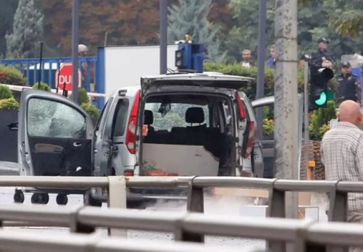Vehículo utilizado en el ataque suicida de este domingo en Ankara. Foto: EFE