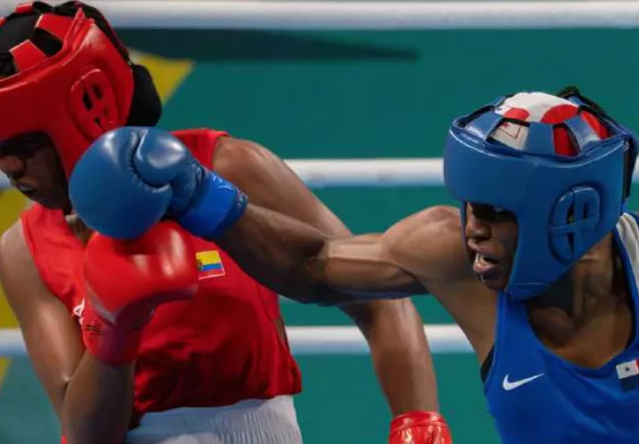 La panameña Atheyna Bylon (der.), conecta un golpe a  Ingrith Maldonado en el boxeo femenino de los Panamericanos. Foto: COP 