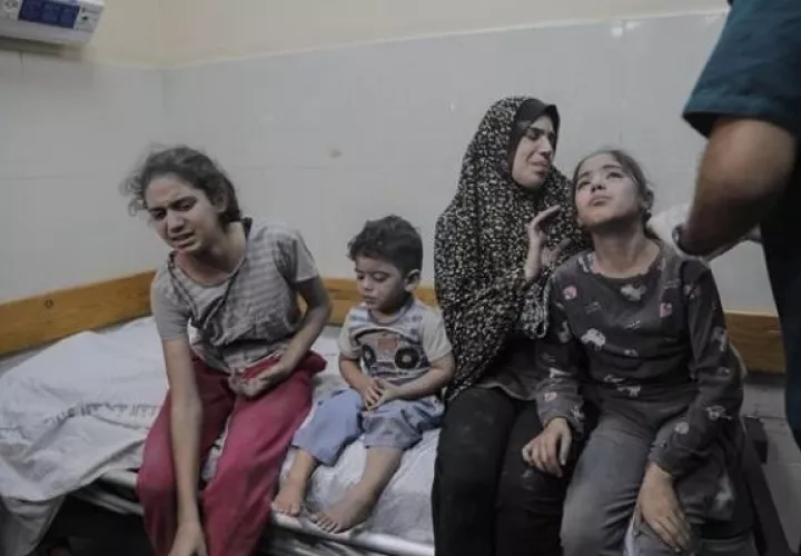 Varios niños heridos en un bombardeo israelí. Foto: EFE