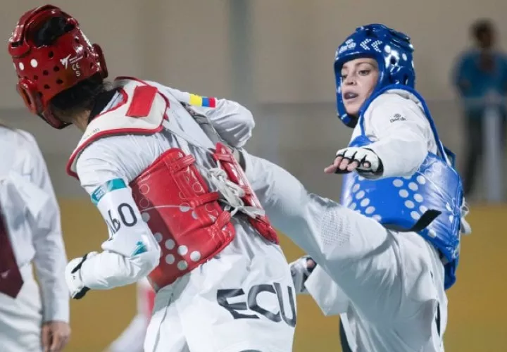 Carolena Cartens (der:) ganó la primera medalla de bronce para Panamá en Santiago 2023. Foto: COP