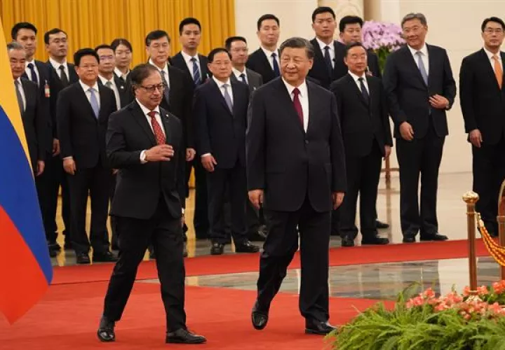 El presidente de Colombia, Gustavo Petro, y su homólogo chino, Xi Jinping.