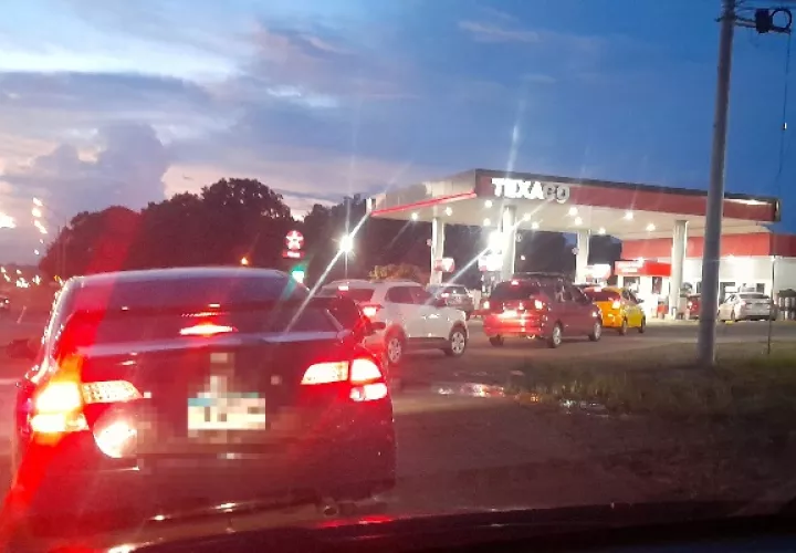 Las estaciones de expendio de gasolina solo podrán surtir hasta este fin de semana. Foto. José Vásquez