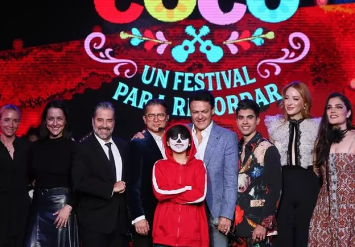 Artistas en la presentación del elenco de 'Coco: un festival para recordar', en Ciudad de México. EFE/ Mario Guzmán