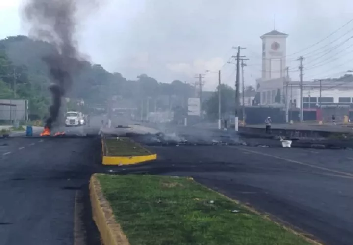 Transportistas de carga en esta zona, denunciaron ser objeto de robo por sujetos encapuchados. Foto: Diomedes Sánchez