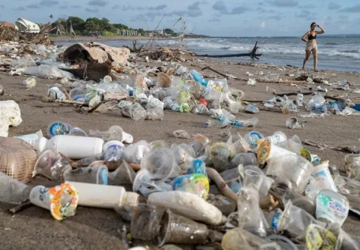 En Panamá la contaminación de los ríos, playas y otras áreas el alta.