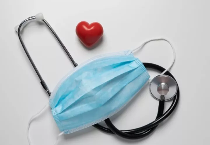 Las personas con covid tienen más riesgo de sufrir enfermedades cardiovasculares, según estudio. 