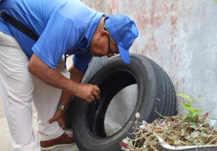 El Ministerio reitera la importancia de mantener limpias las casas. Foto: Cortesía Minsa