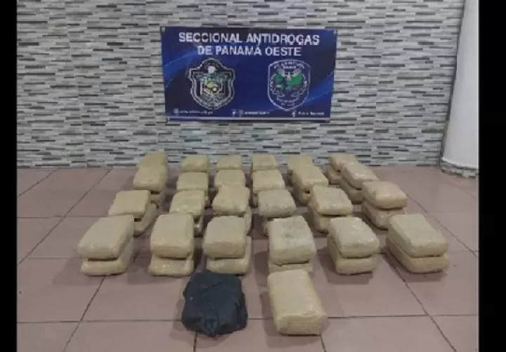 La droga fue ubicada en dos vehículos. Foto, Policía Nacional