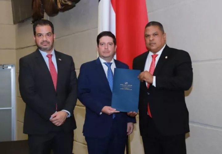 El ministro del MICI, Federico Alfaro, presentó el proyecto de ley ante la Asamblea Nacional. Foto: Cortesía Presidencia
