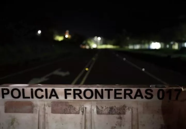 Vista de una barricada de la Policía en la frontera entre Costa Rica y Nicaragua.