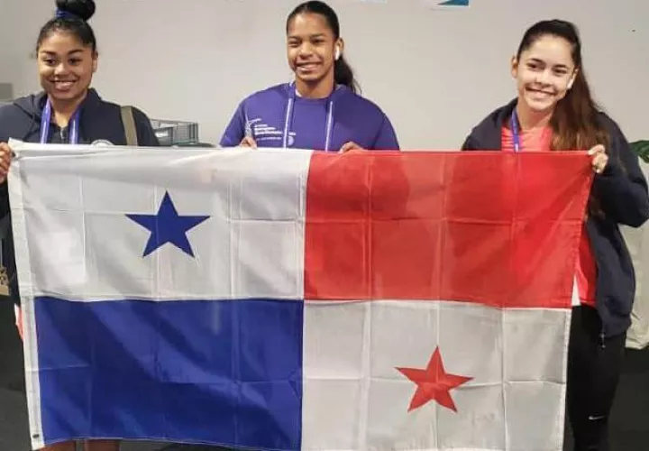 Hillary Heron, Karla Navas y Lana Herrera, miembros del equipo de gimnasia de Panamá.