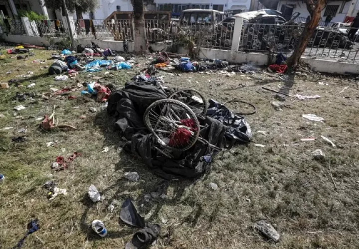 Vista de los daños en el hospital Al Ahli de Gaza tras un ataque aéreo el martes, 17 de octubre. Foto: EFE