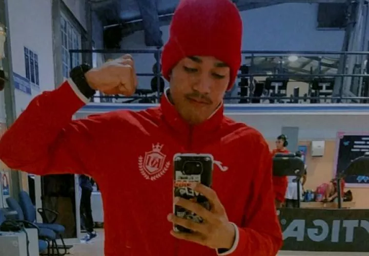 Kadir Macías en los entrenamientos con miras a su pelea en KO al Cáncer. Foto: Cortesía