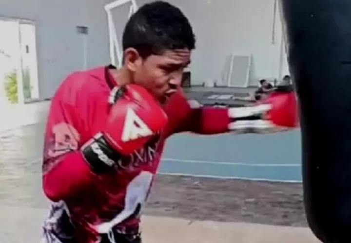 Kadir Macías en los entrenamientos con miras a su pelea en KO al Cáncer. Foto: Cortesía