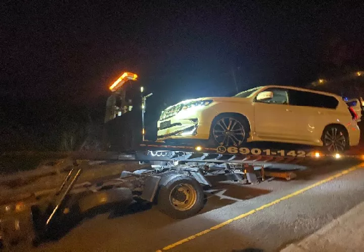 Los autos fueron removidos con grúas. Foto. Eric Montenegro