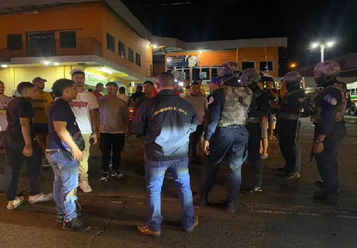 El operativo se efectuó debido a las denuncias recibidas por el exceso de ruido que se genera por los motores de los vehículos y los equipos de sonido de los automóviles. Foto. eric Montenegro 