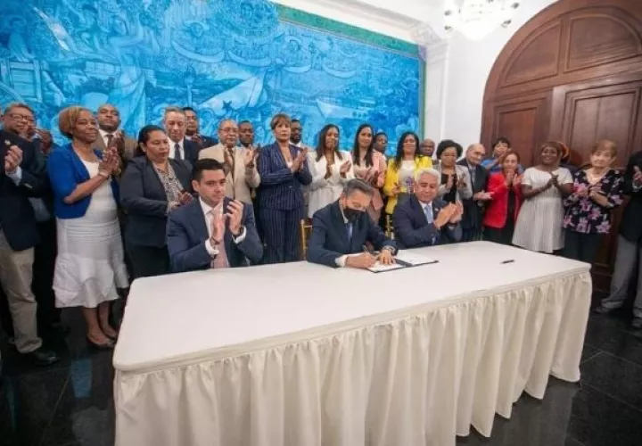 El presidente Laurentino Cortizo sancionó la ley. Foto: Cortesía Presidencia