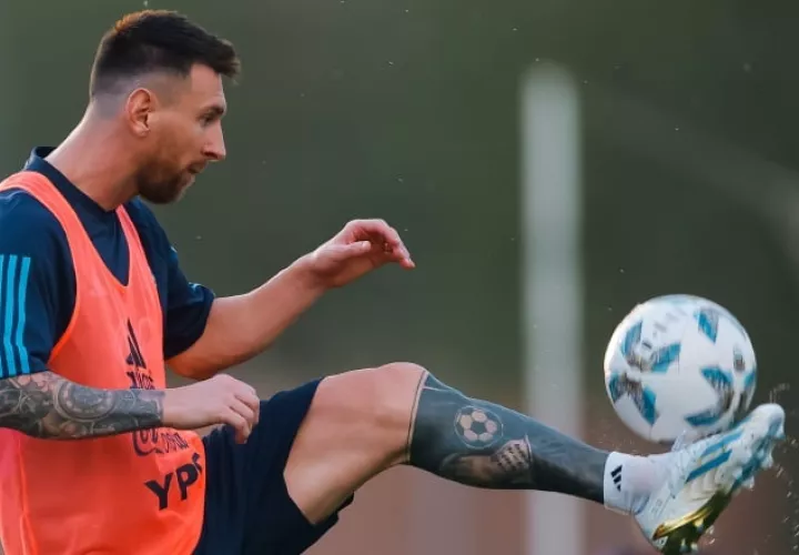 Lionel Messi en los entrenamientos de la selección. Foto: EFE