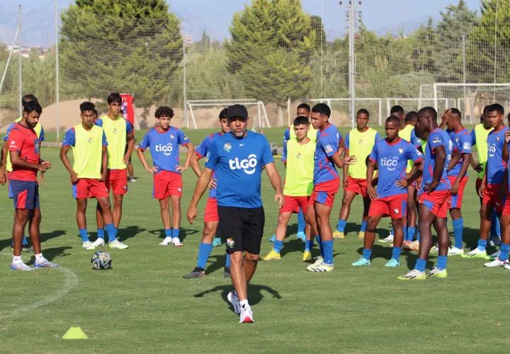 La Rojita que dirige Mike Stump, está en Turquía. Foto: Fepafut