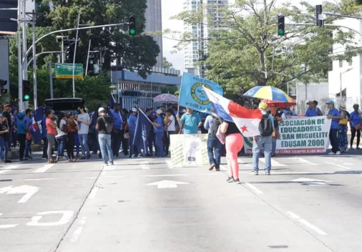 Las protestas afectan principalmente a los pequeños empresarios. Foto: Víctor Arosemena
