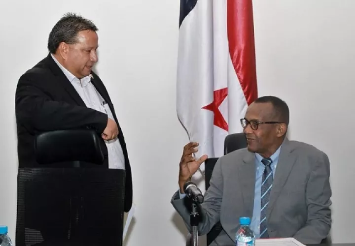 El pasado 27 de septiembre, la comisión de Gobierno admitió el anteproyecto del diputado Ricardo Torres (izquierda). Foto: Cortesía Asamblea Nacional