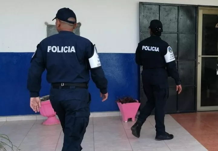 Además se les ha privado del derecho al seguro colectivo de salud y décimo tercer mes. Foto: Diomedes Sánchez .