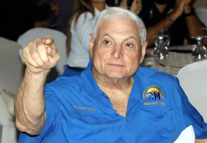 En reiteradas ocasiones, Ricardo Martinelli ha denunciado ser víctima de una persecución política que busca impedir su candidatura. Víctor Arosemena