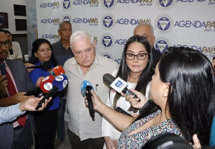 Ricardo Martinelli coincidió con Zulay Rodríguez en un foro de la Cámara de Comercio. Foto: Víctor Arosemena