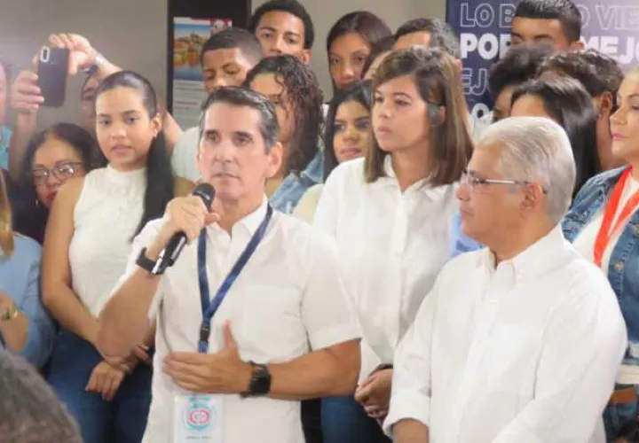 Rómulo Roux, presidente de Cambio Democrático (CD) y José Isabel Blandón, presidente del Partido Panameñista. Archivo