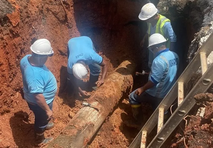 Para efectuar la reparación fue necesario el cierre total de un tramo de la carretera Libertador. Foto: Eric A. Montenegro
