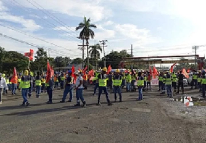 Cerca de las 8:00 a.m., la carretera fue reabierta. Foto: Diomedes Sánchez 
