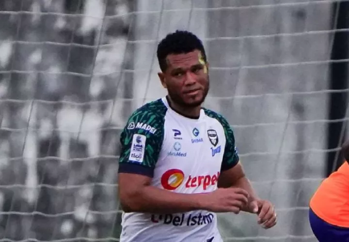 Rolando 'Toro' Blackburn anotó el tercer gol del Tauro ante Potros del Este. Foto: LPF