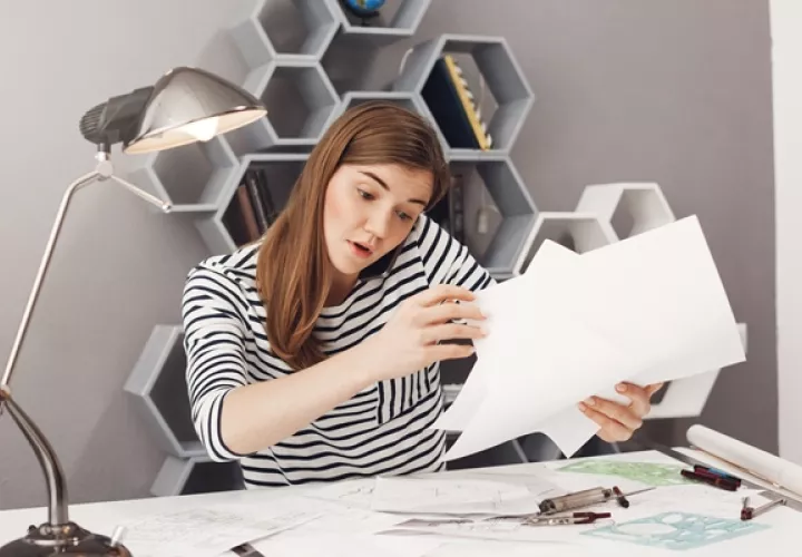 Algunas personas normalizan el estrés laboral causado por trabajar bajo presión. Foto ilustrativa / Freepik. 